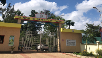 Tansanialaisen yliopiston portti.