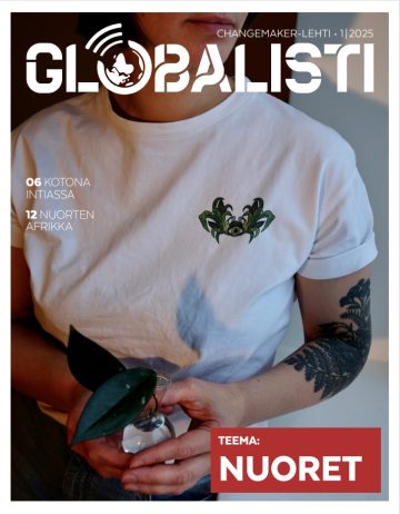 Globalisti-lehden kansi. Kuvassa nuori ihminen kasvin kanssa.